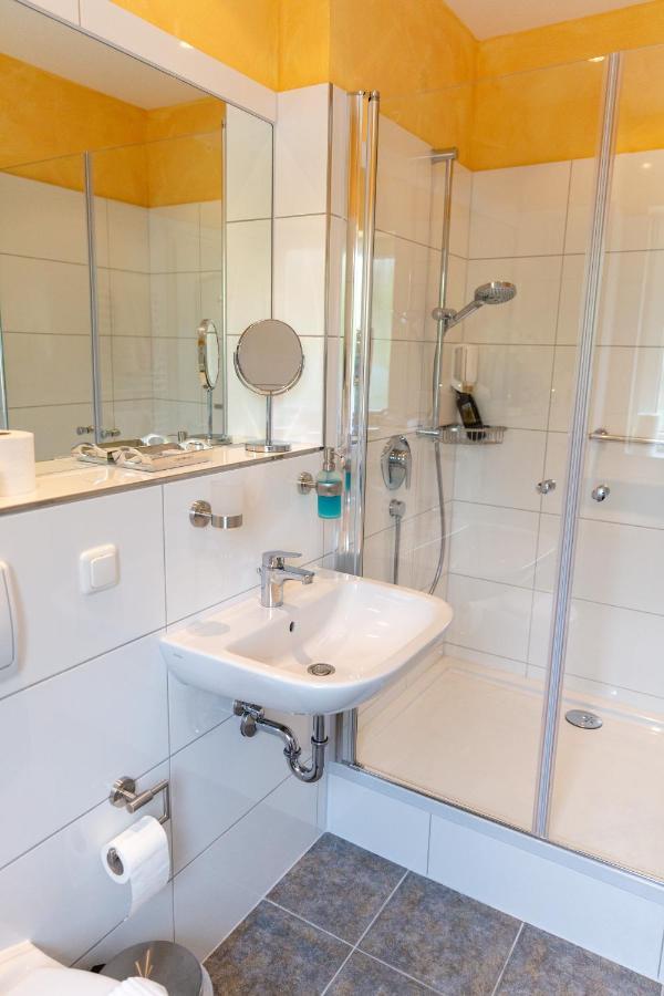 Hotel Landhaus Knappmann Есен Екстериор снимка