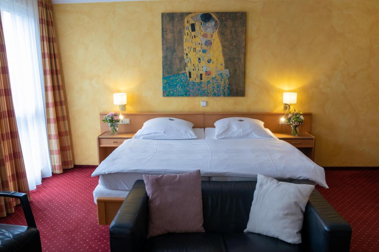 Hotel Landhaus Knappmann Есен Екстериор снимка