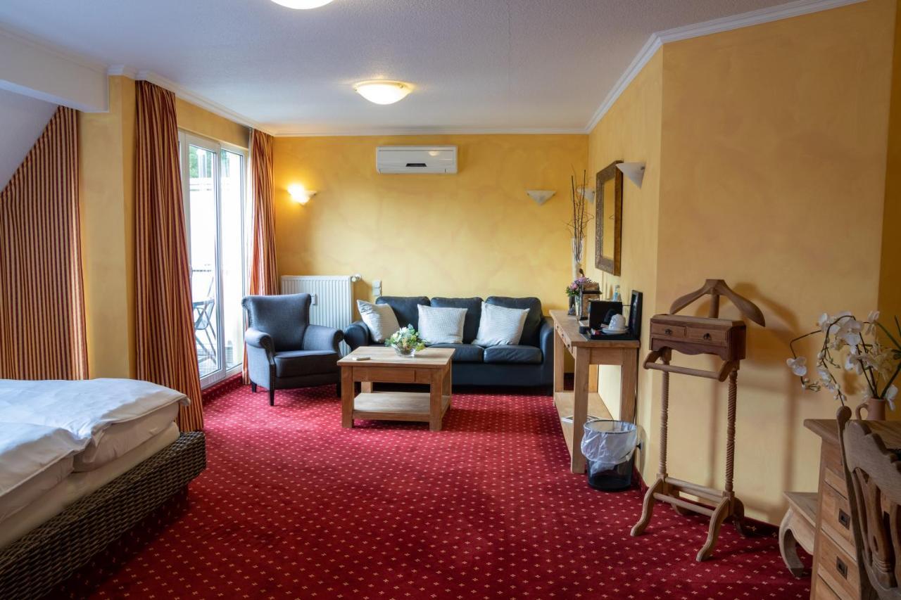 Hotel Landhaus Knappmann Есен Екстериор снимка