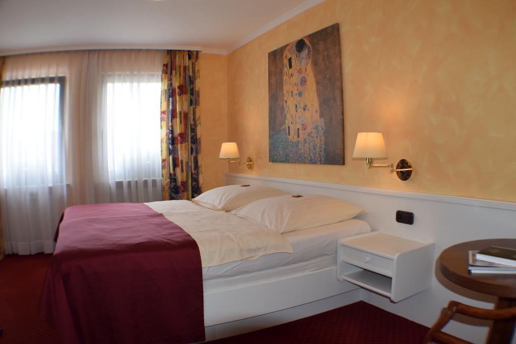 Hotel Landhaus Knappmann Есен Екстериор снимка