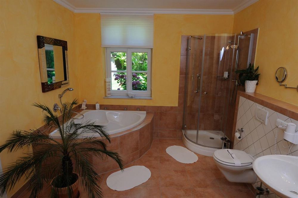 Hotel Landhaus Knappmann Есен Екстериор снимка